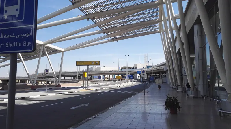 Airport pickup and drop-off service in Cairo